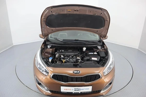 Хэтчбек Kia Ceed 2016 года, 1000000 рублей, Брянск