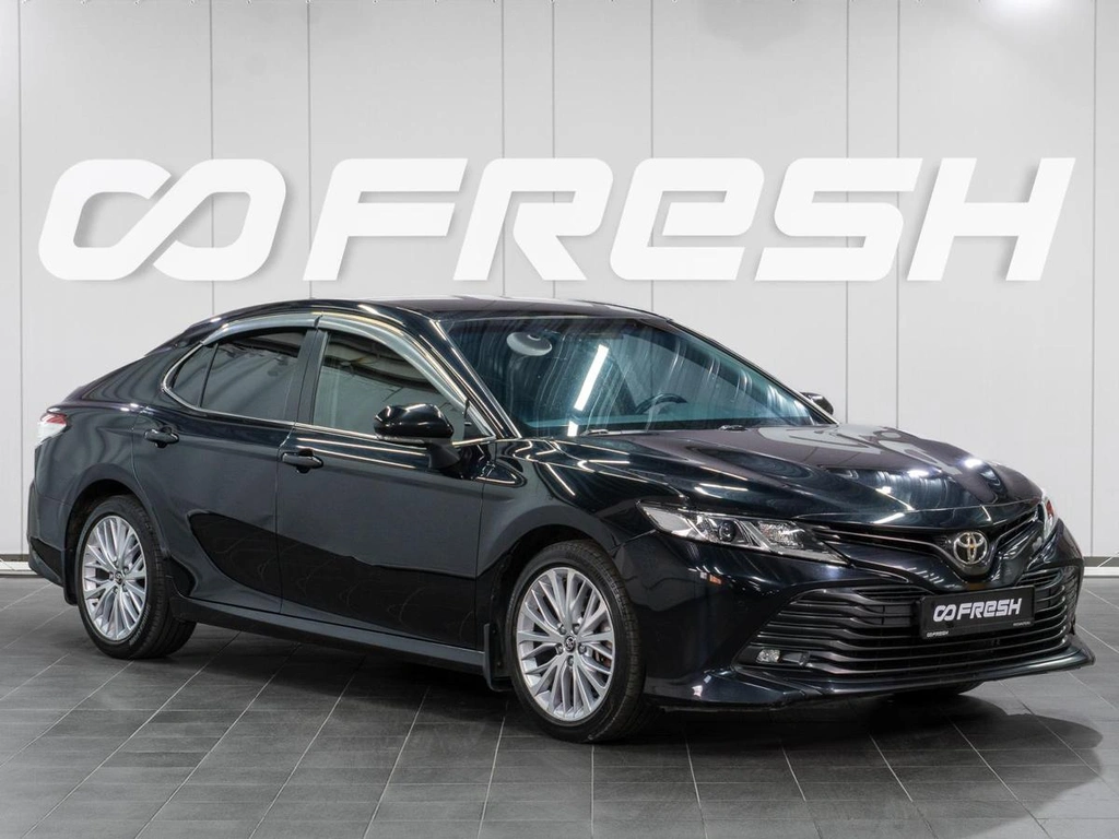 Седан Toyota Camry 2018 года, 2299000 рублей, Сургут