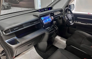 Минивэн Honda Stepwgn Spada 2018 года, 1997000 рублей, Красноярск