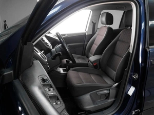 Внедорожник Volkswagen Tiguan 2012 года, 1199000 рублей, Тюмень