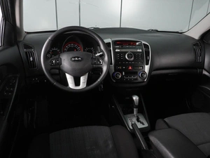 Хетчбэк Kia Ceed 2011 года, 963000 рублей, Красный Пахарь