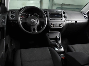 Внедорожник Volkswagen Tiguan 2012 года, 1347000 рублей, Воронеж