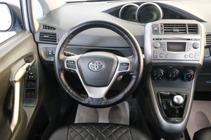 Минивэн Toyota Verso 2009 года, 919000 рублей, Омск