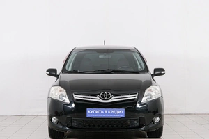 Хетчбэк Toyota Auris 2011 года, 999000 рублей, Красноярск