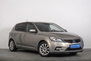 Хетчбэк Kia Ceed 2010 года, 869000 рублей, Томск