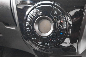Хетчбэк Nissan Note 2015 года, 969000 рублей, Барнаул