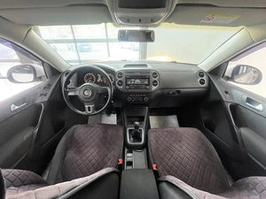 Внедорожник Volkswagen Tiguan 2011 года, 1030000 рублей, Смоленск