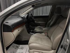 Седан Toyota Avensis 2005 года, 799000 рублей, Красноярск