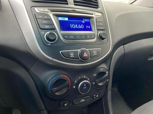Седан Hyundai Solaris 2015 года, 1078000 рублей, Красноярск