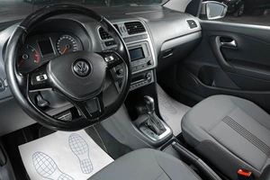 Седан Volkswagen Polo 2016 года, 1219000 рублей, Тюмень