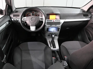 Седан Opel Astra 2012 года, 670000 рублей, Аксай