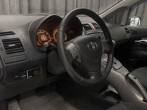 Хетчбэк Toyota Auris 2008 года, 675000 рублей, Красноярск