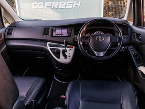 Минивэн Toyota Isis 2012 года, 1550000 рублей, Большой Сочи