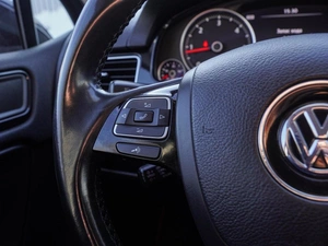 Внедорожник Volkswagen Touareg 2012 года, 1999000 рублей, Волгоград