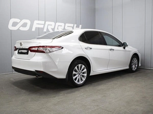 Седан Toyota Camry 2019 года, 3350000 рублей, Омск