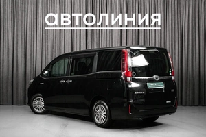 Минивэн Toyota Esquire 2015 года, 1675000 рублей, Красноярск