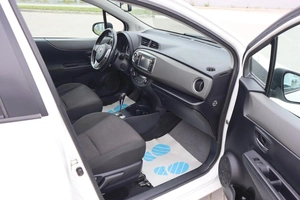 Хэтчбек Toyota Yaris 2012 года, 1200000 рублей, Мирное