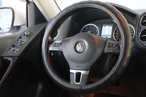 Внедорожник Volkswagen Tiguan 2012 года, 1439000 рублей, Омск