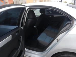 Седан Volkswagen Jetta 2013 года, 1090000 рублей, Железногорск