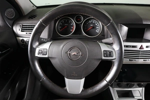 Седан Opel Astra 2010 года, 529000 рублей, Пермь