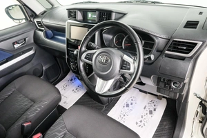 Минивэн Toyota Roomy 2017 года, 1039000 рублей, Красноярск