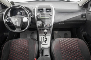 Седан Toyota Corolla 2011 года, 1249000 рублей, Барнаул