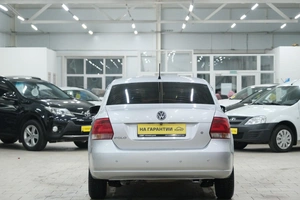 Седан Volkswagen Polo 2013 года, 859000 рублей, Омск