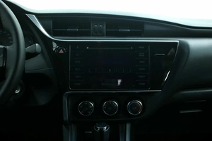 Седан Toyota Corolla 2017 года, 1400000 рублей, Красноярск