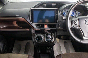 Минивэн Toyota Esquire 2017 года, 2389000 рублей, Барнаул