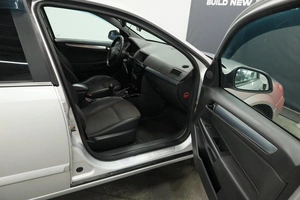 Седан Opel Astra 2011 года, 915000 рублей, Курск