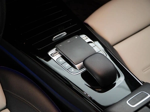 Седан Mercedes-benz CLA-класс 2019 года, 3298999 рублей, Москва