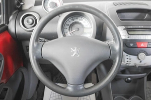 Хетчбэк Peugeot 107 2010 года, 509000 рублей, Кемерово