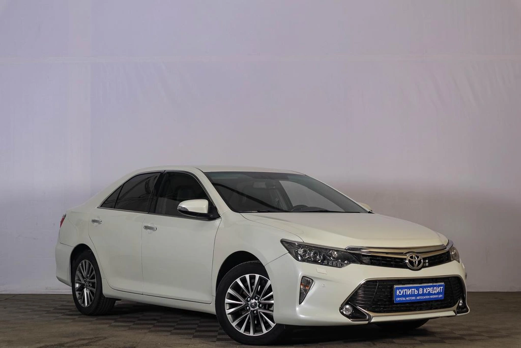 Седан Toyota Camry 2017 года, 2639000 рублей, Тюмень