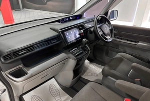 Минивэн Honda Stepwgn 2017 года, 1730000 рублей, Красноярск