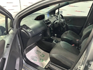 Хетчбэк Toyota Vitz 2006 года, 499000 рублей, Красноярск