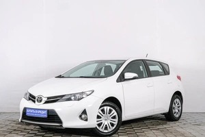 Хетчбэк Toyota Auris 2013 года, 1119000 рублей, Красноярск