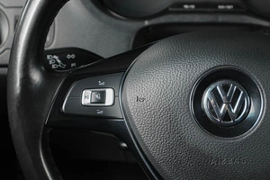 Седан Volkswagen Polo 2017 года, 1369000 рублей, Тюмень