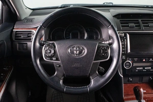 Седан Toyota Camry 2013 года, 1739000 рублей, Сургут