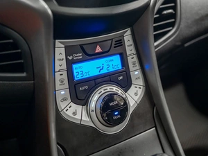 Седан Hyundai Avante 2011 года, 1050000 рублей, Красноярск