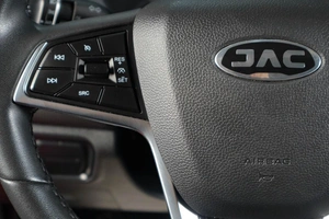 Лифтбек JAC J7 2023 года, 1299000 рублей, Тюмень