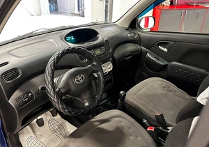 Хетчбэк Toyota Yaris Verso 2003 года, 497000 рублей, Красноярск