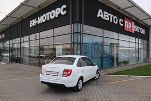 Седан ВАЗ (LADA) Granta 2021 года, 800000 рублей, Мирное