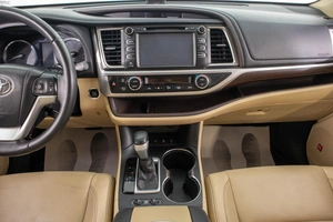 Внедорожник Toyota Highlander 2014 года, 2799000 рублей, Барнаул