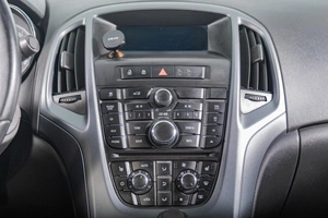 Седан Opel Astra 2012 года, 799000 рублей, Томск
