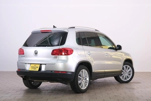 Внедорожник Volkswagen Tiguan 2015 года, 1629000 рублей, Омск