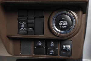 Минивэн Toyota Roomy 2021 года, 1029000 рублей, Новосибирск