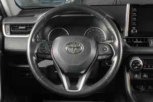 Внедорожник Toyota RAV4 2022 года, 2949000 рублей, Тюмень