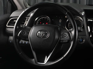 Седан Toyota Camry 2022 года, 3710000 рублей, Тюмень