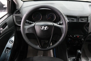 Седан Hyundai Solaris 2014 года, 919000 рублей, Омск