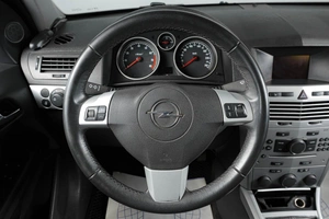 Хетчбэк Opel Astra 2011 года, 569000 рублей, Тюмень